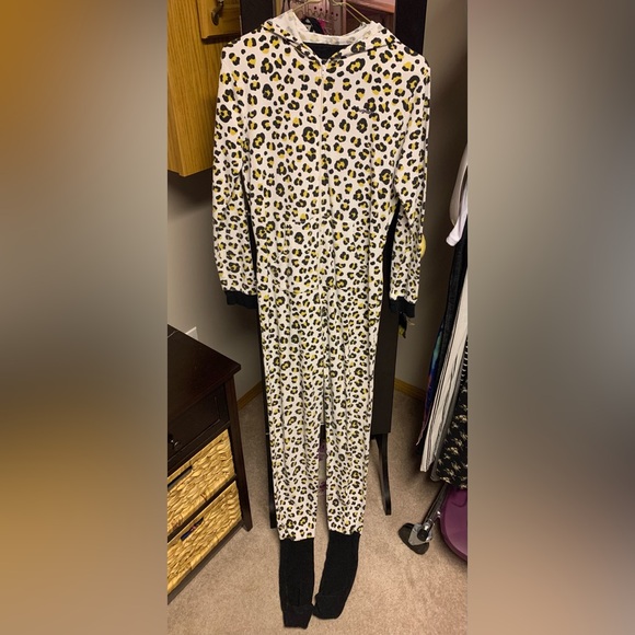 Snugabye Other - Snugabye onesie sleepwear pajamas